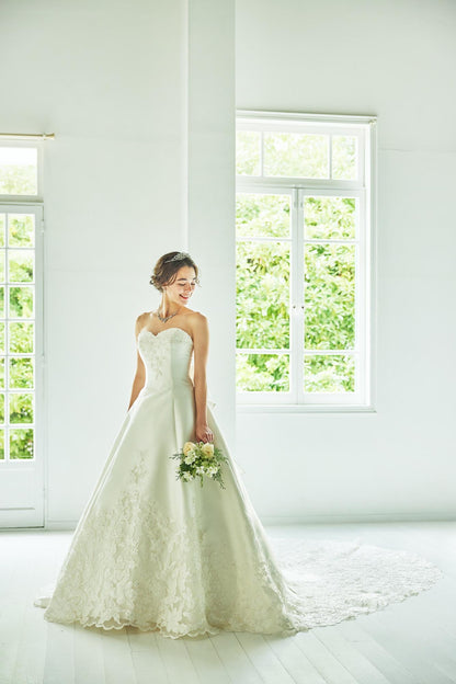 Lyana【ウェディングドレス レンタル】