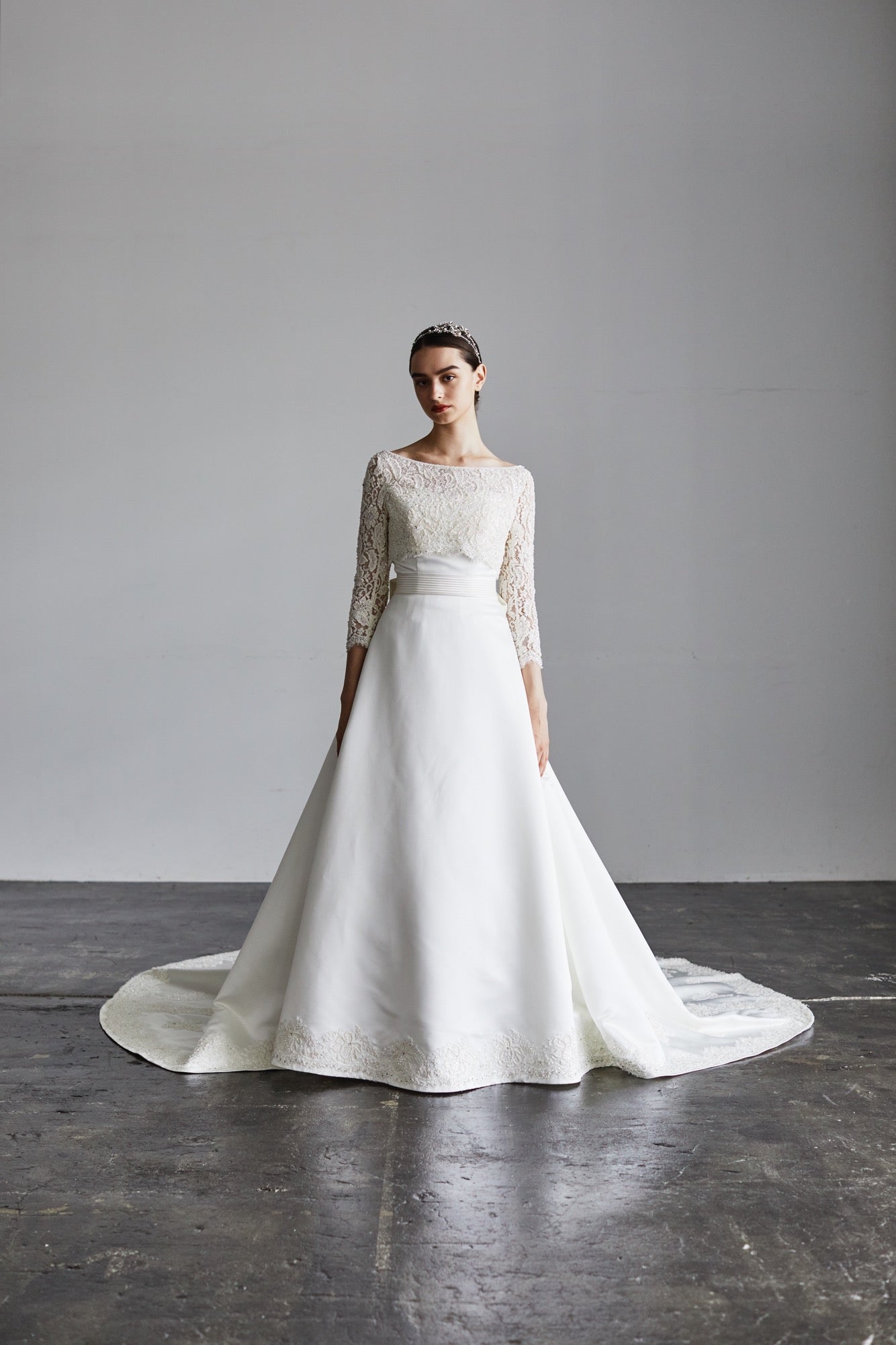 イジュ【ウェディングドレス レンタル】