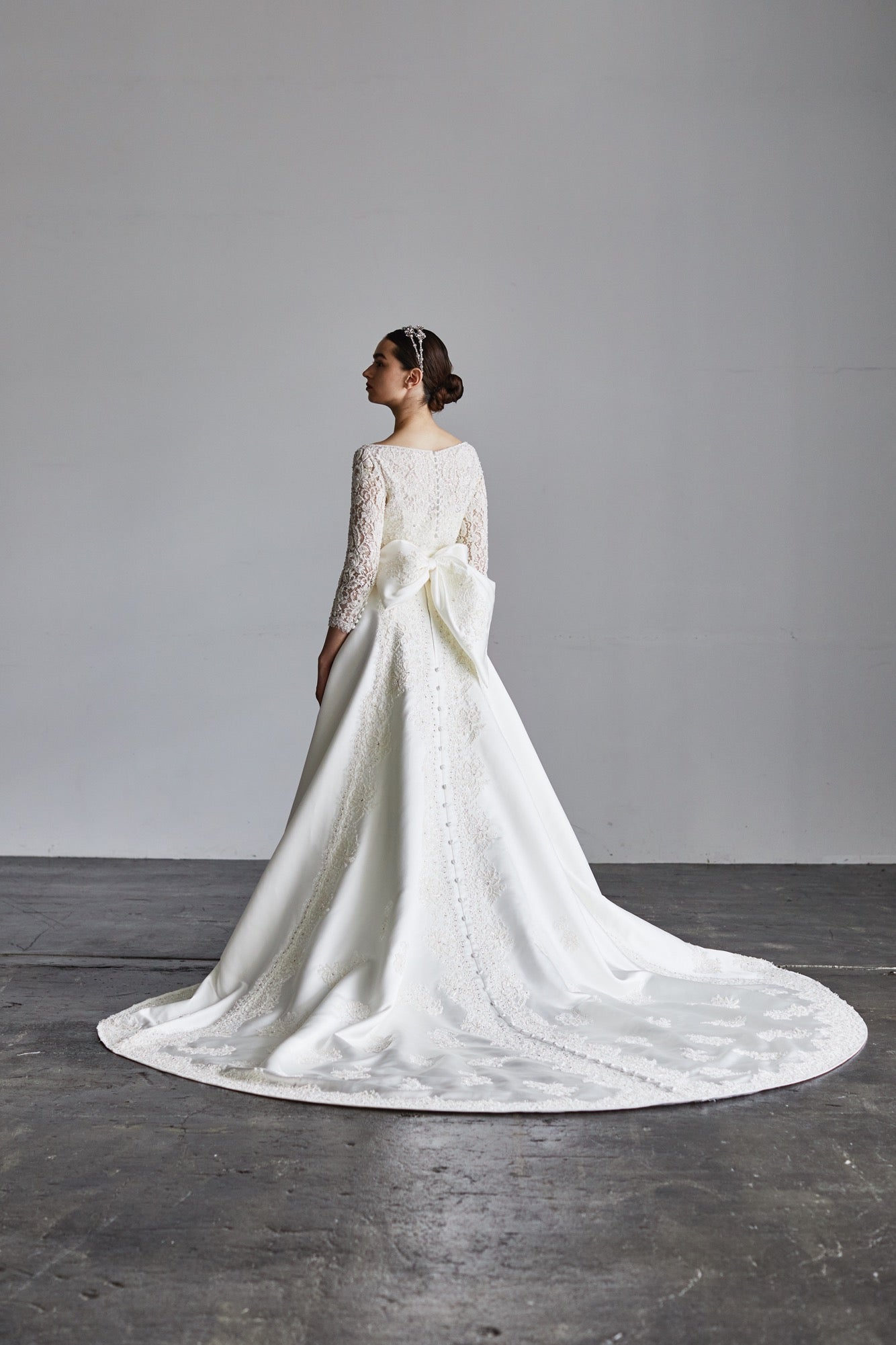 イジュ【ウェディングドレス レンタル】