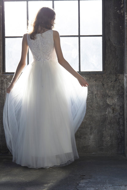 ANTIGUA 【ウェディングドレス レンタル】