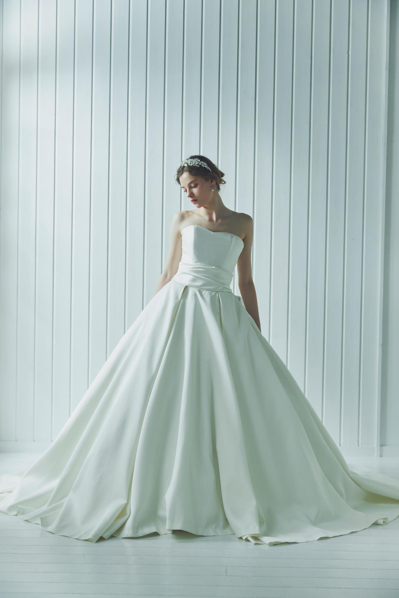 Julia【ウェディングドレス レンタル】