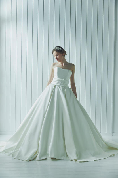 Julia【ウェディングドレス レンタル】