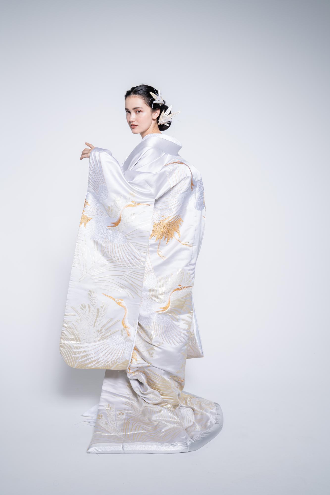 銀地針松に飛翔鶴【結婚式 和装 白無垢 レンタル】