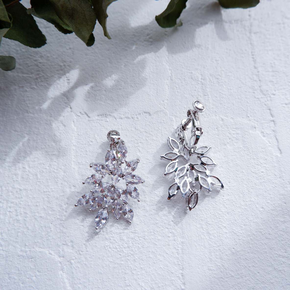 【イヤリング】ビジュー リーフ クリスタル ウェディング ブライダルイヤリング c7 【結婚式 ピアス イヤリング】