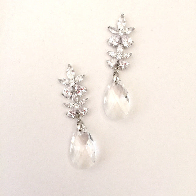 【ピアス・イヤリング】オリジナル商品fleur ジルコニアピアス/ブライダルアクセサリー 【結婚式 ピアス イヤリング】