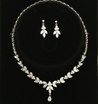 chic silver ビジューネックレス&ピアスセット/ブライダルアクセサリー 【結婚式 アクセサリーセット】