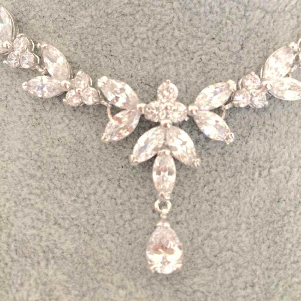 chic silver ビジューネックレス&ピアスセット/ブライダルアクセサリー 【結婚式 アクセサリーセット】