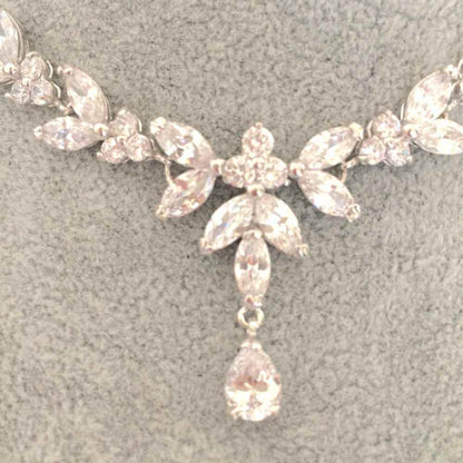 chic silver ビジューネックレス&ピアスセット/ブライダルアクセサリー 【結婚式 アクセサリーセット】