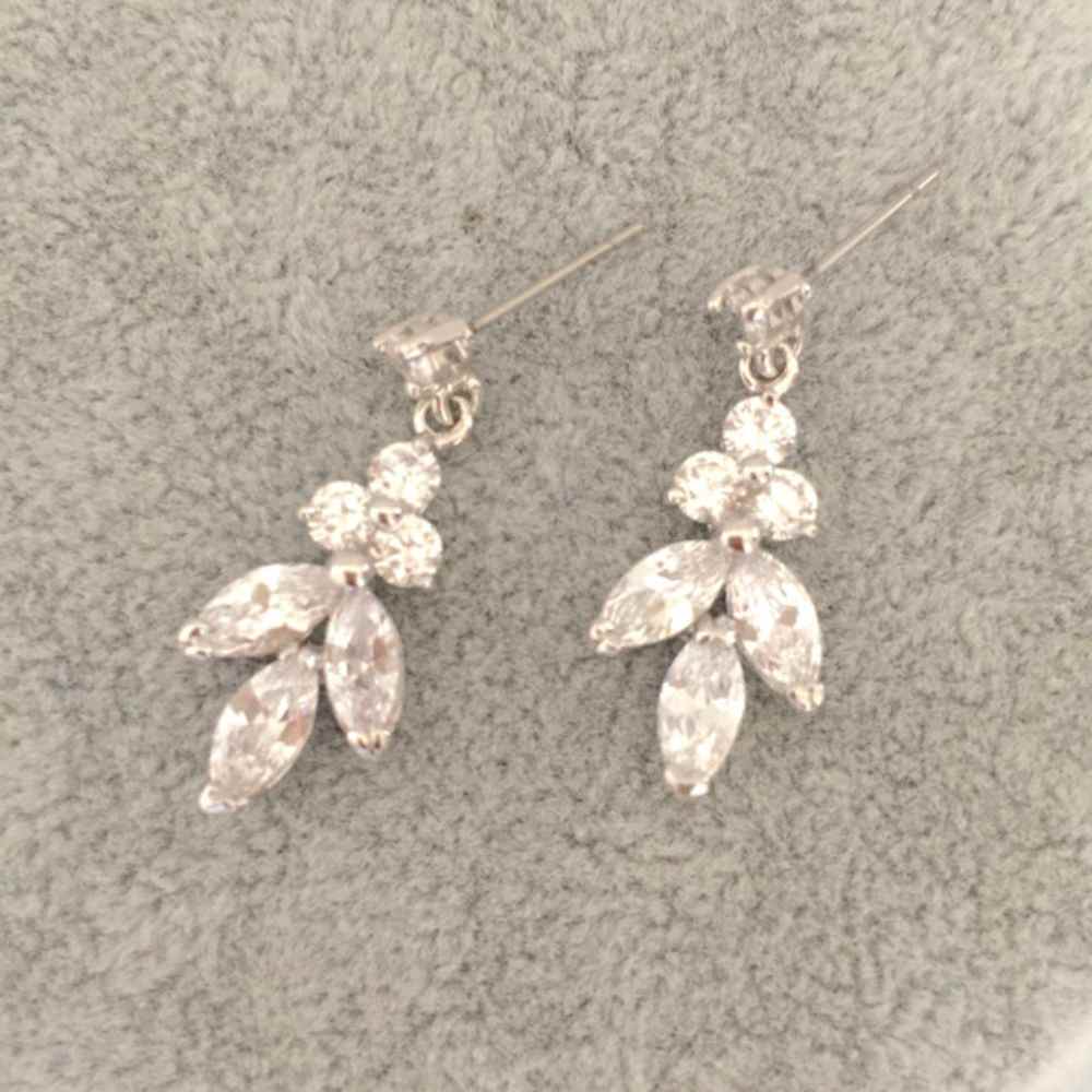 chic silver ビジューネックレス&ピアスセット/ブライダルアクセサリー 【結婚式 アクセサリーセット】