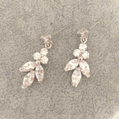 chic silver ビジューネックレス&ピアスセット/ブライダルアクセサリー 【結婚式 アクセサリーセット】