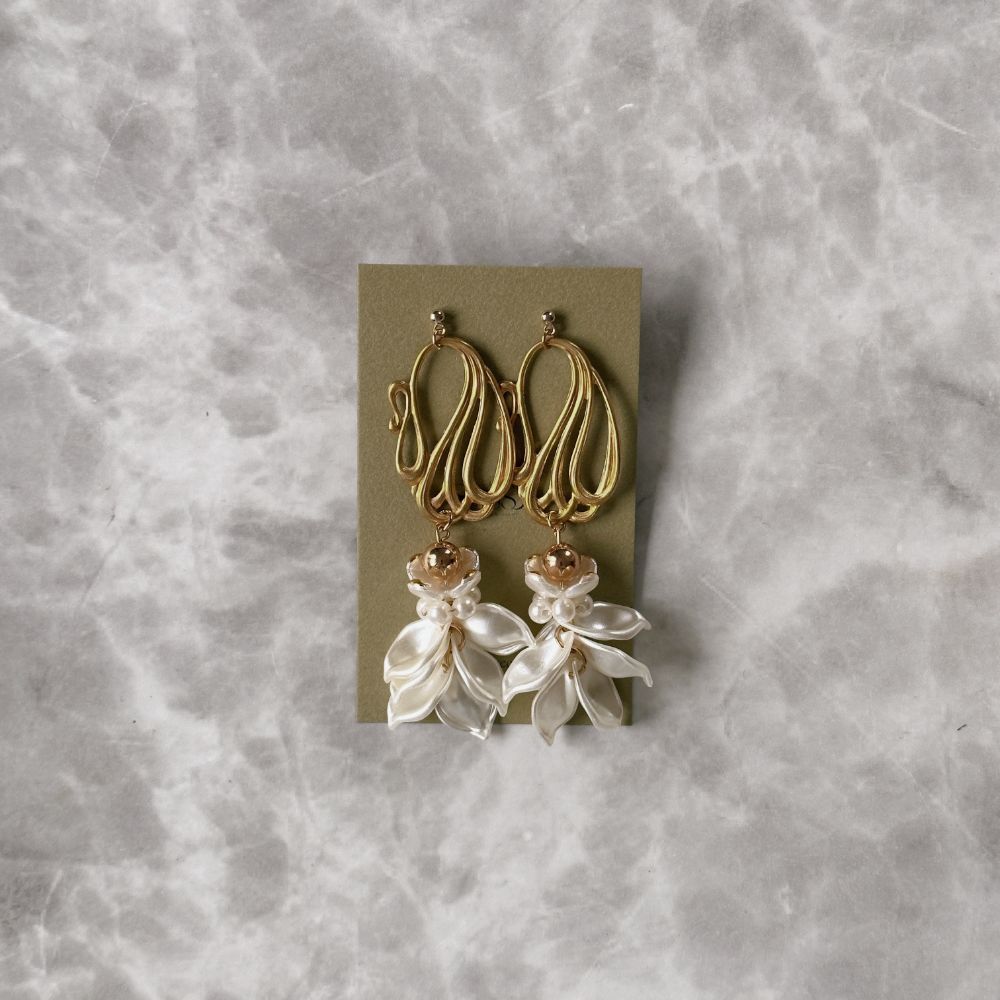【CORDY MARKET限定1点もの】antique motif pearl hanabira pierce