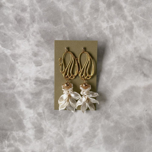 【CORDY MARKET限定1点もの】antique motif pearl hanabira pierce