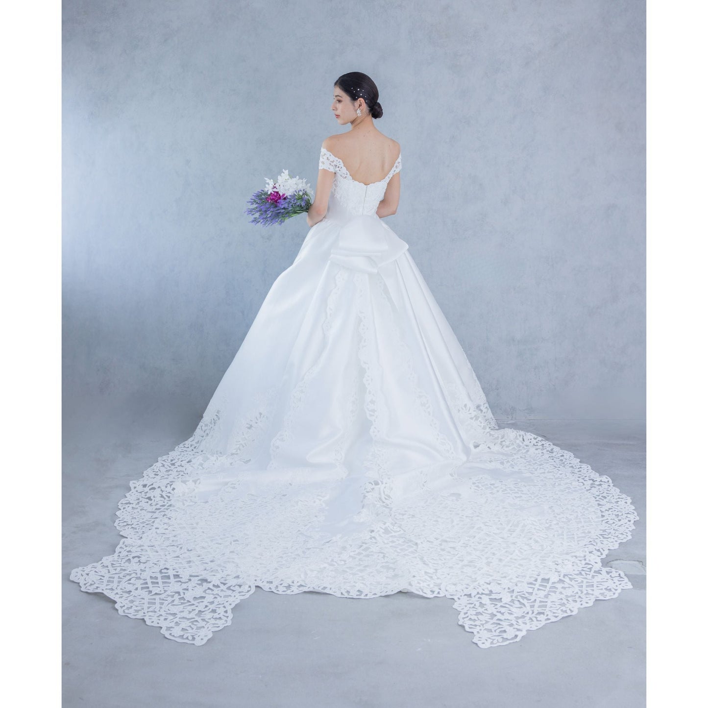 Resoll ⅽollection MYRRH【ウェディングドレス レンタル】