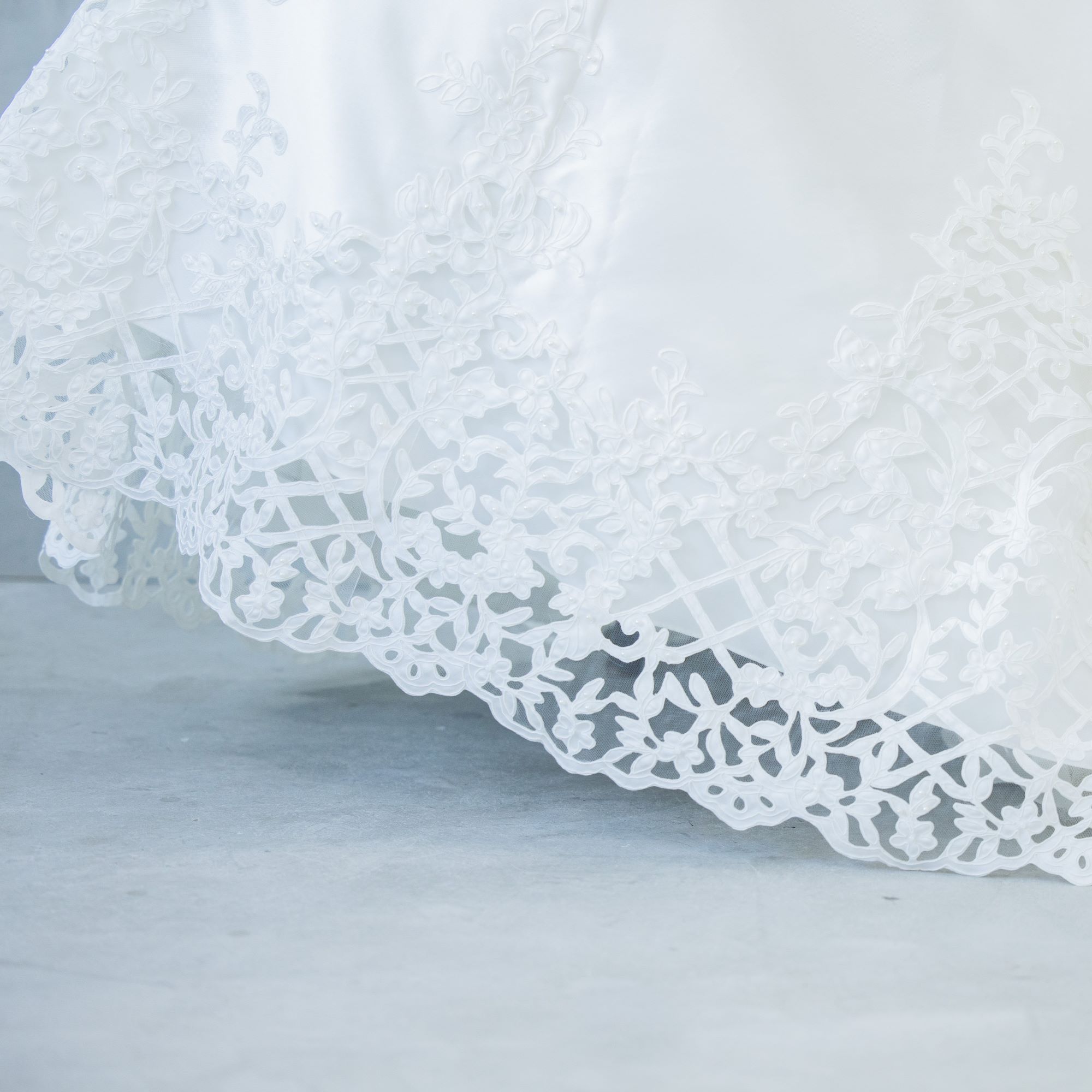 Resoll ⅽollection MYRRH【ウェディングドレス レンタル】 – 結婚式