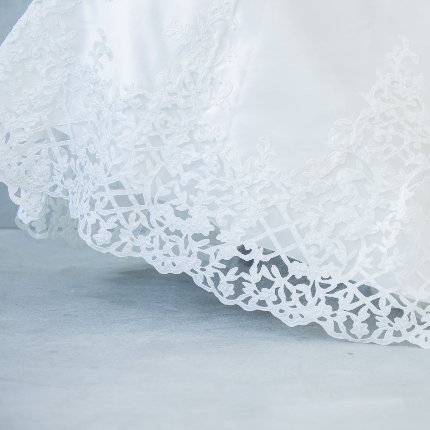 Resoll ⅽollection MYRRH【ウェディングドレス レンタル】