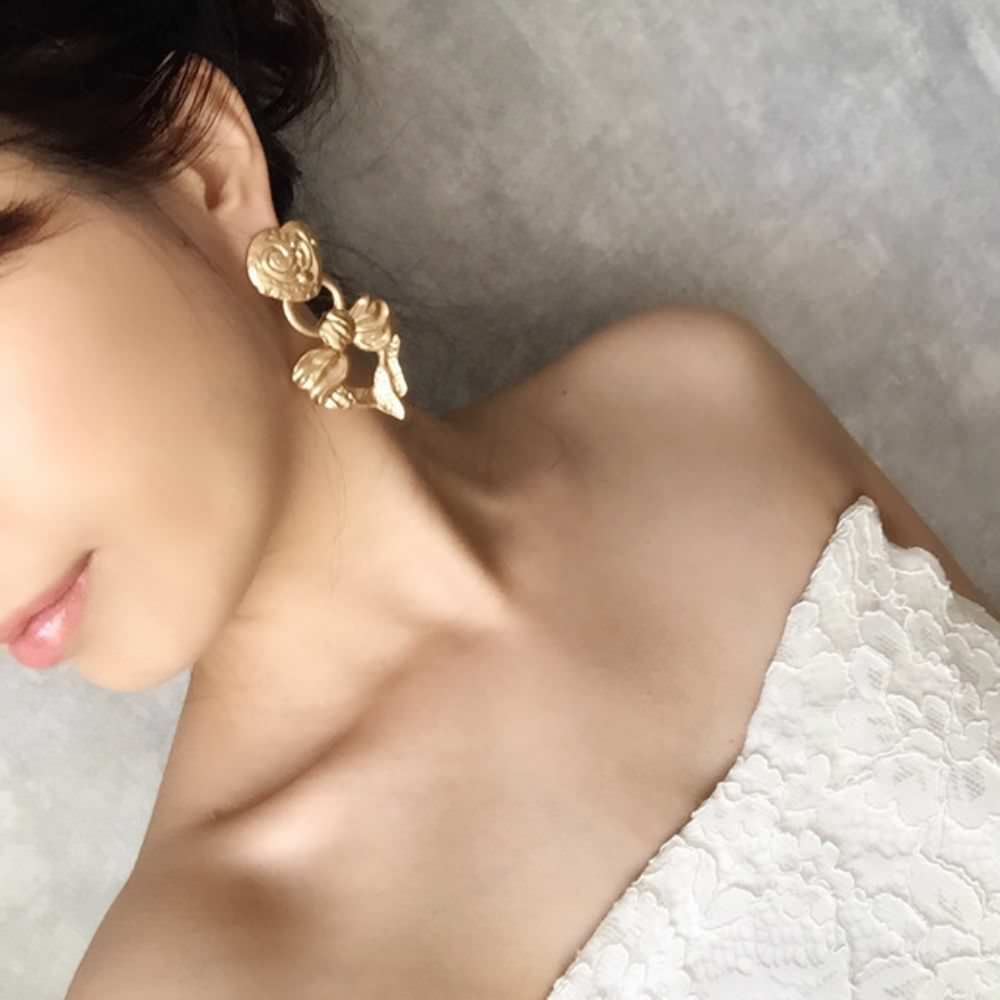 【ピアス・イヤリング】love マットゴールドピアス/ブライダルアクセサリー 【結婚式 ピアス イヤリング】