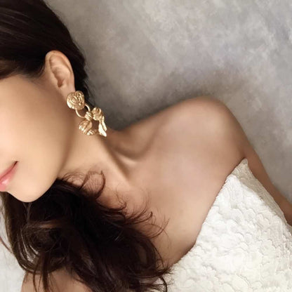 【ピアス・イヤリング】love マットゴールドピアス/ブライダルアクセサリー 【結婚式 ピアス イヤリング】