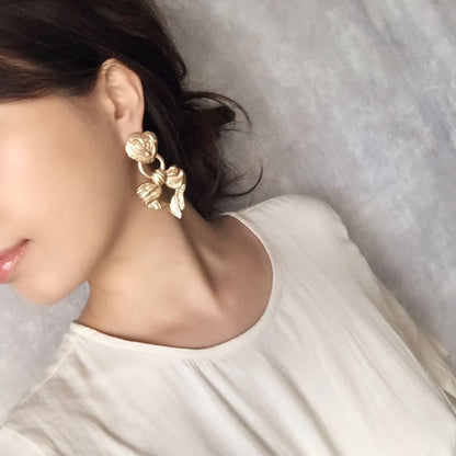 【ピアス・イヤリング】love マットゴールドピアス/ブライダルアクセサリー 【結婚式 ピアス イヤリング】