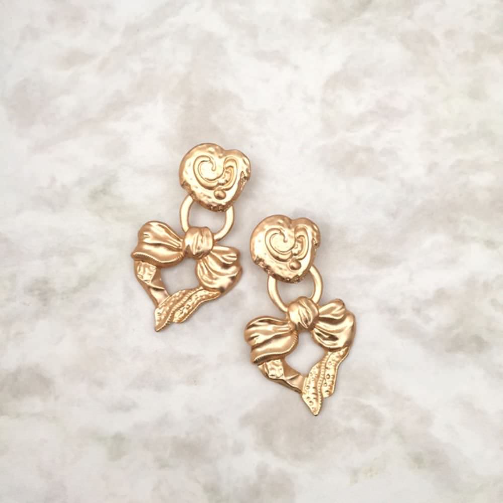 【ピアス・イヤリング】love マットゴールドピアス/ブライダルアクセサリー 【結婚式 ピアス イヤリング】