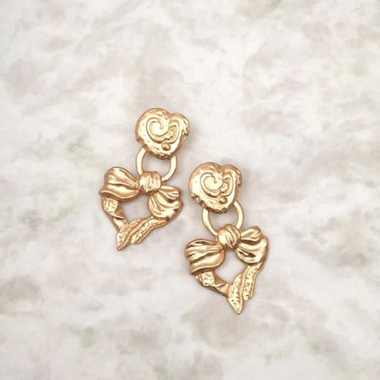 【ピアス・イヤリング】love マットゴールドピアス/ブライダルアクセサリー 【結婚式 ピアス イヤリング】