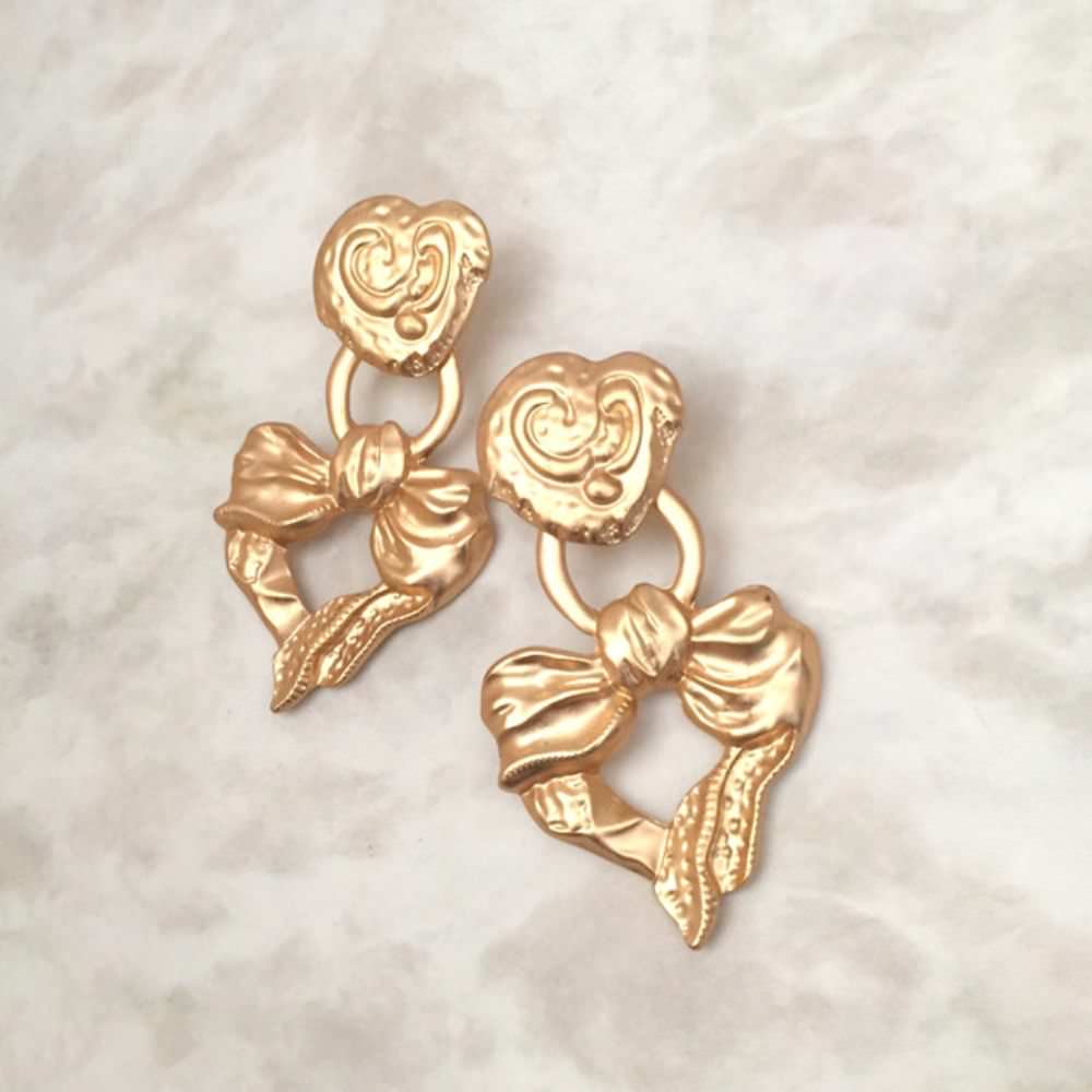 【ピアス・イヤリング】love マットゴールドピアス/ブライダルアクセサリー 【結婚式 ピアス イヤリング】