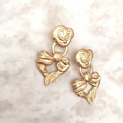 【ピアス・イヤリング】love マットゴールドピアス/ブライダルアクセサリー 【結婚式 ピアス イヤリング】