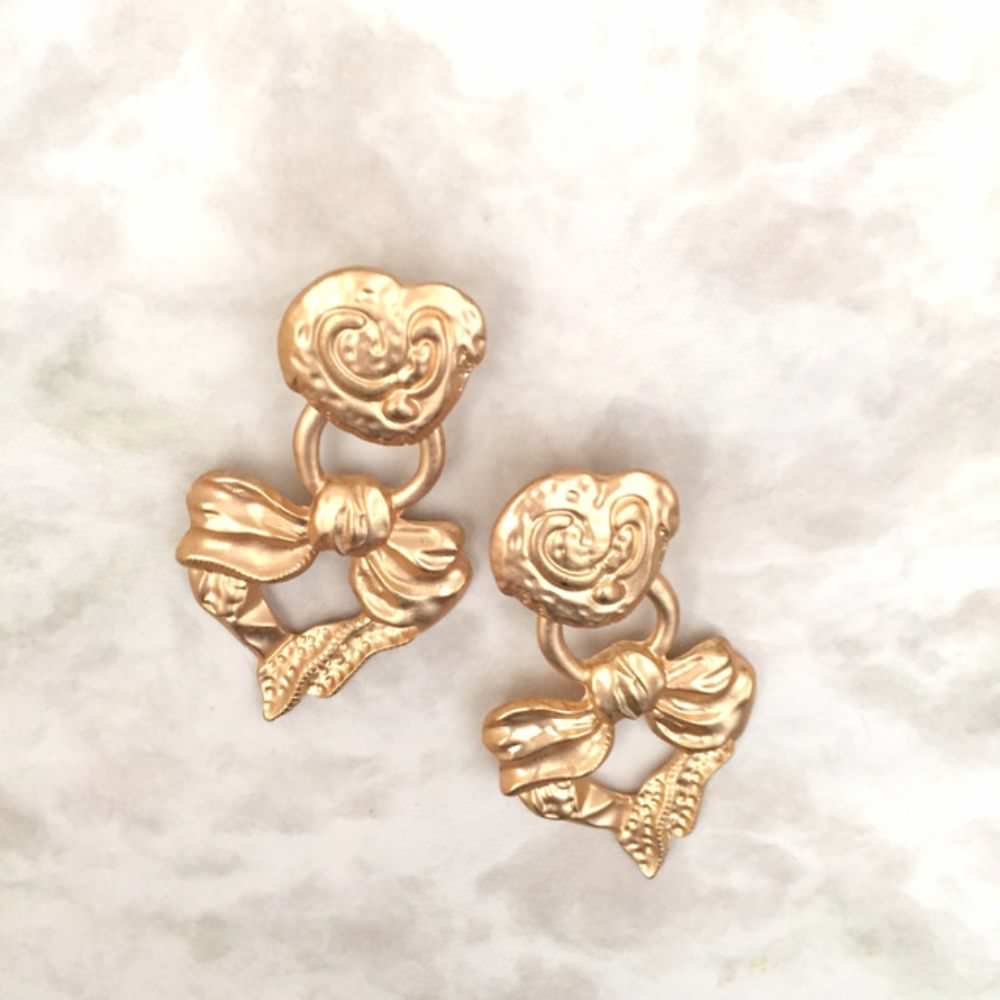 【ピアス・イヤリング】love マットゴールドピアス/ブライダルアクセサリー 【結婚式 ピアス イヤリング】