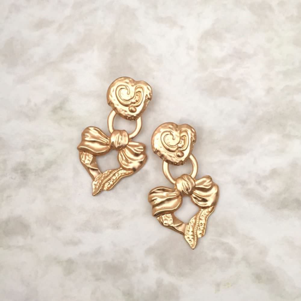 【ピアス・イヤリング】love マットゴールドピアス/ブライダルアクセサリー 【結婚式 ピアス イヤリング】