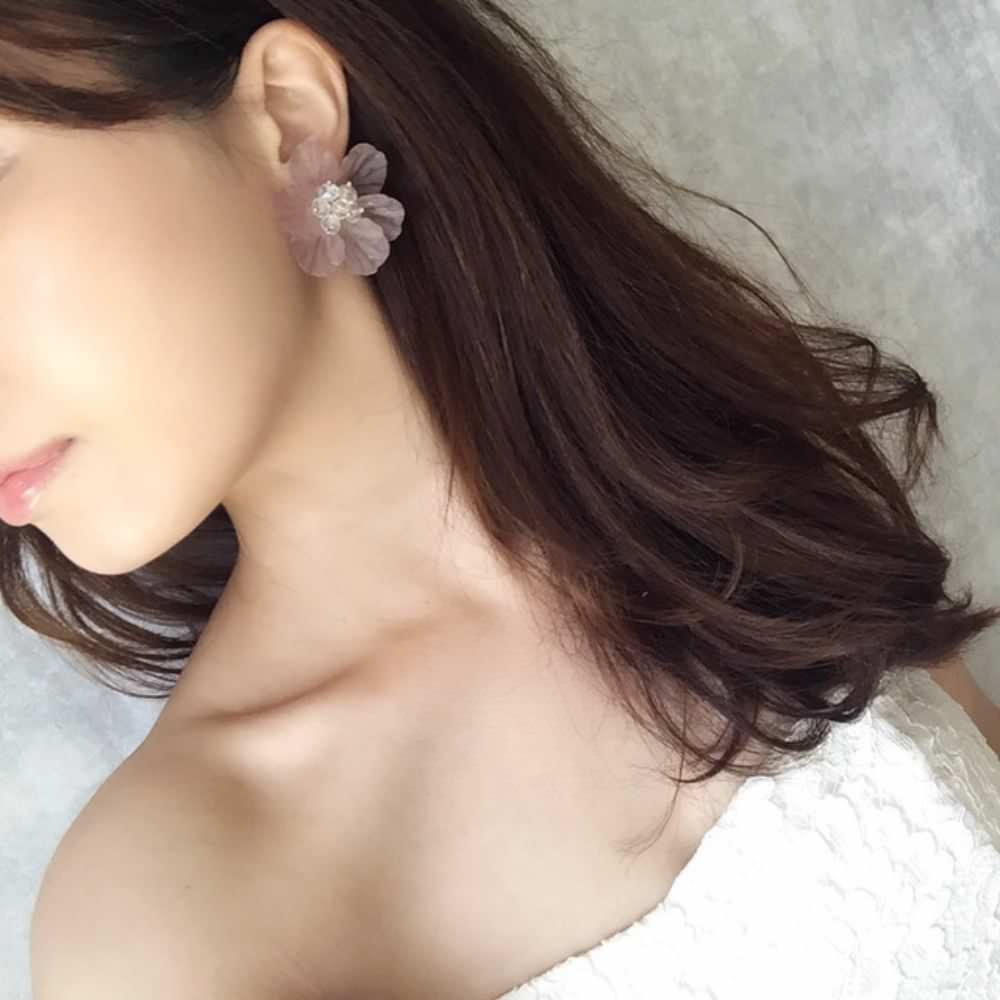 【ピアス・イヤリング】clear ビジューフラワーピアス/ブライダルアクセサリー 【結婚式 ピアス イヤリング】