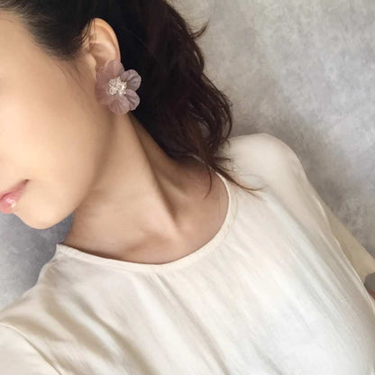 【ピアス・イヤリング】clear ビジューフラワーピアス/ブライダルアクセサリー 【結婚式 ピアス イヤリング】