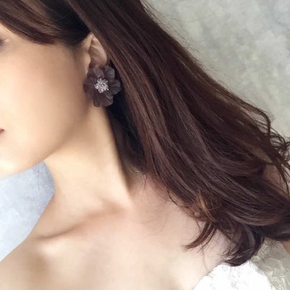 【ピアス・イヤリング】clear ビジューフラワーピアス/ブライダルアクセサリー 【結婚式 ピアス イヤリング】