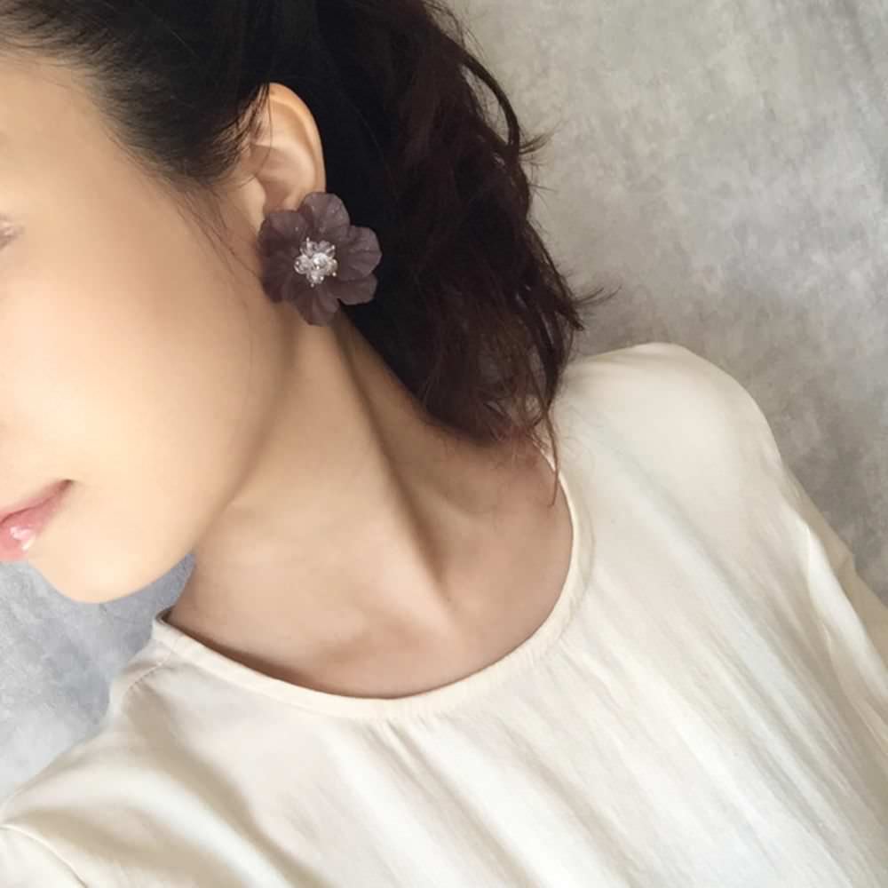 【ピアス・イヤリング】clear ビジューフラワーピアス/ブライダルアクセサリー 【結婚式 ピアス イヤリング】