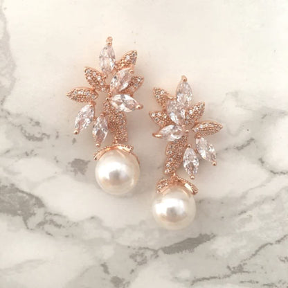 【ピアス・イヤリング】torsion ジルコニアピアス/ブライダルアクセサリー 【結婚式 ピアス イヤリング】