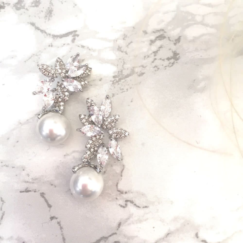 【ピアス・イヤリング】torsion ジルコニアピアス/ブライダルアクセサリー 【結婚式 ピアス イヤリング】