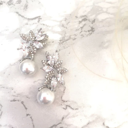 【ピアス・イヤリング】torsion ジルコニアピアス/ブライダルアクセサリー 【結婚式 ピアス イヤリング】