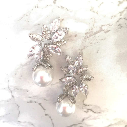 【ピアス・イヤリング】torsion ジルコニアピアス/ブライダルアクセサリー 【結婚式 ピアス イヤリング】