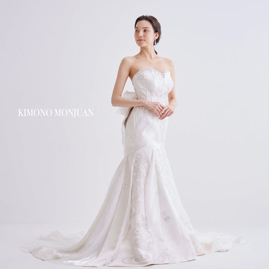 白地に孔雀【ウェディングドレス レンタル】