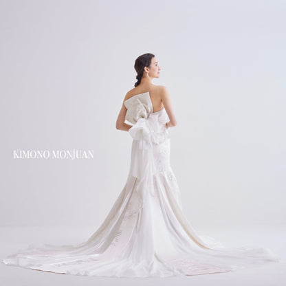 白地に孔雀【ウェディングドレス レンタル】