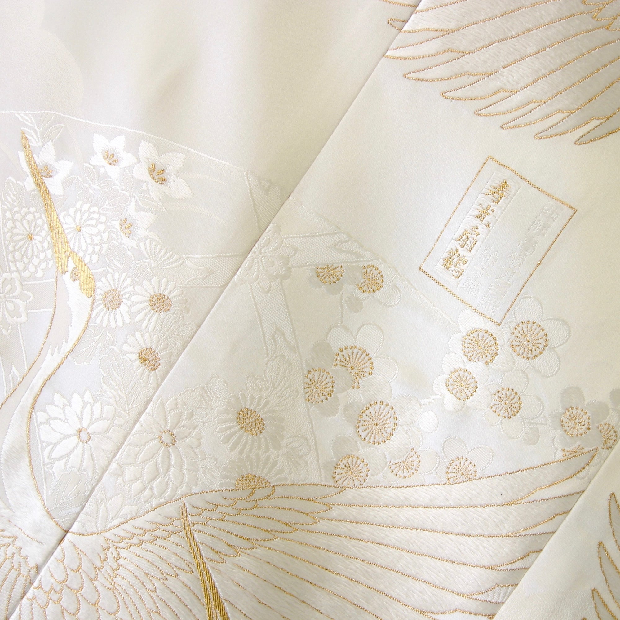 白に金鶴打掛【ウェディングドレス レンタル】 – 結婚式準備サイトCORDY