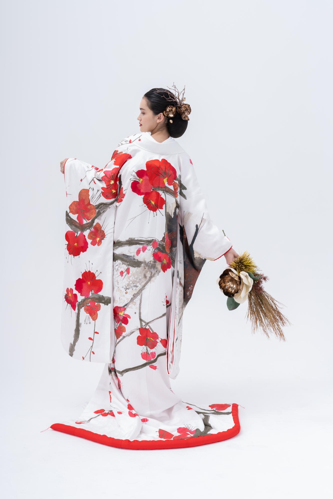 白練春華梅図【結婚式 和装 色打掛 レンタル】