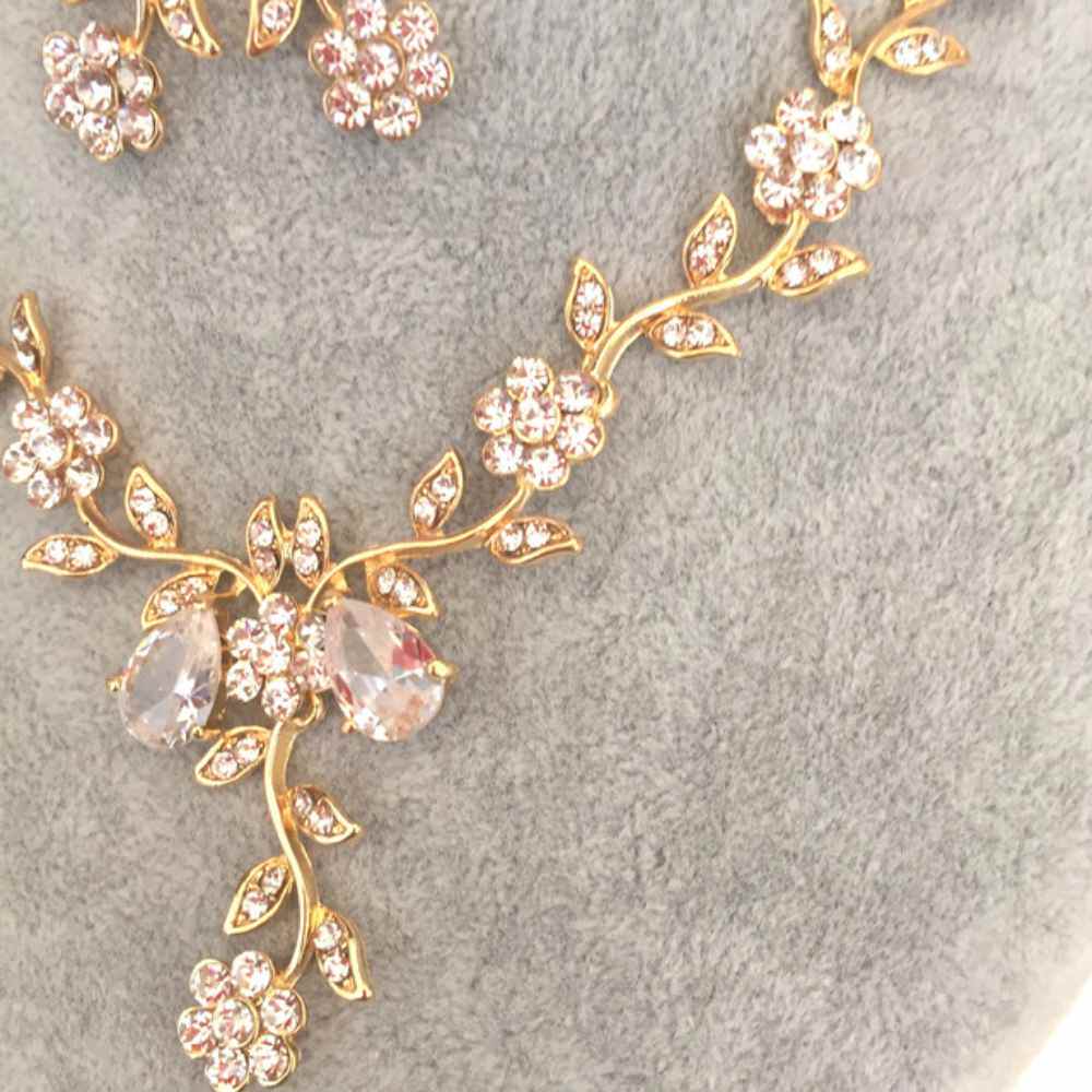 twig gold ビジューネックレス&ピアスセット/ブライダルアクセサリー 【結婚式 アクセサリーセット】