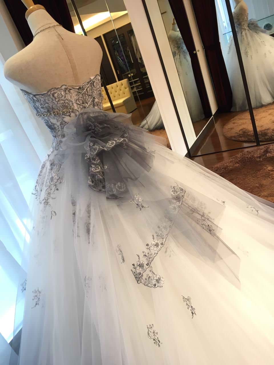 LAURA ASHLEYグレーグラデーション 【結婚式 カラードレス レンタル】