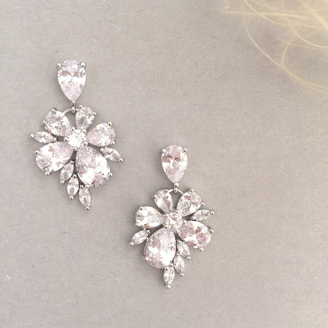 【ピアス・イヤリング】nina ジルコニアピアス/ブライダルアクセサリー 【結婚式 ピアス イヤリング】