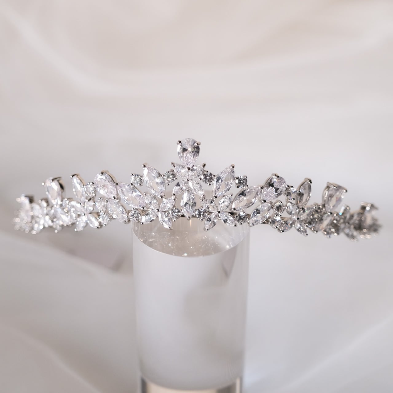 【ヘッドドレス】ティアラ ビジュー ブライダルヘッドドレス シルバー f4 【結婚式 ヘアアクセサリー】