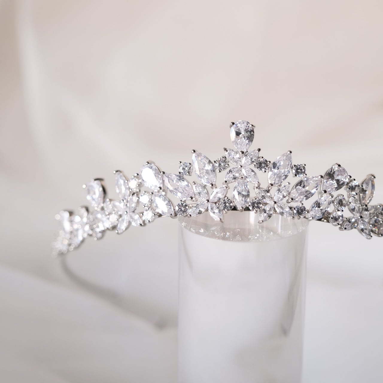 【ヘッドドレス】ティアラ ビジュー ブライダルヘッドドレス シルバー f4 【結婚式 ヘアアクセサリー】