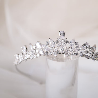 【ヘッドドレス】ティアラ ビジュー ブライダルヘッドドレス シルバー f4 【結婚式 ヘアアクセサリー】