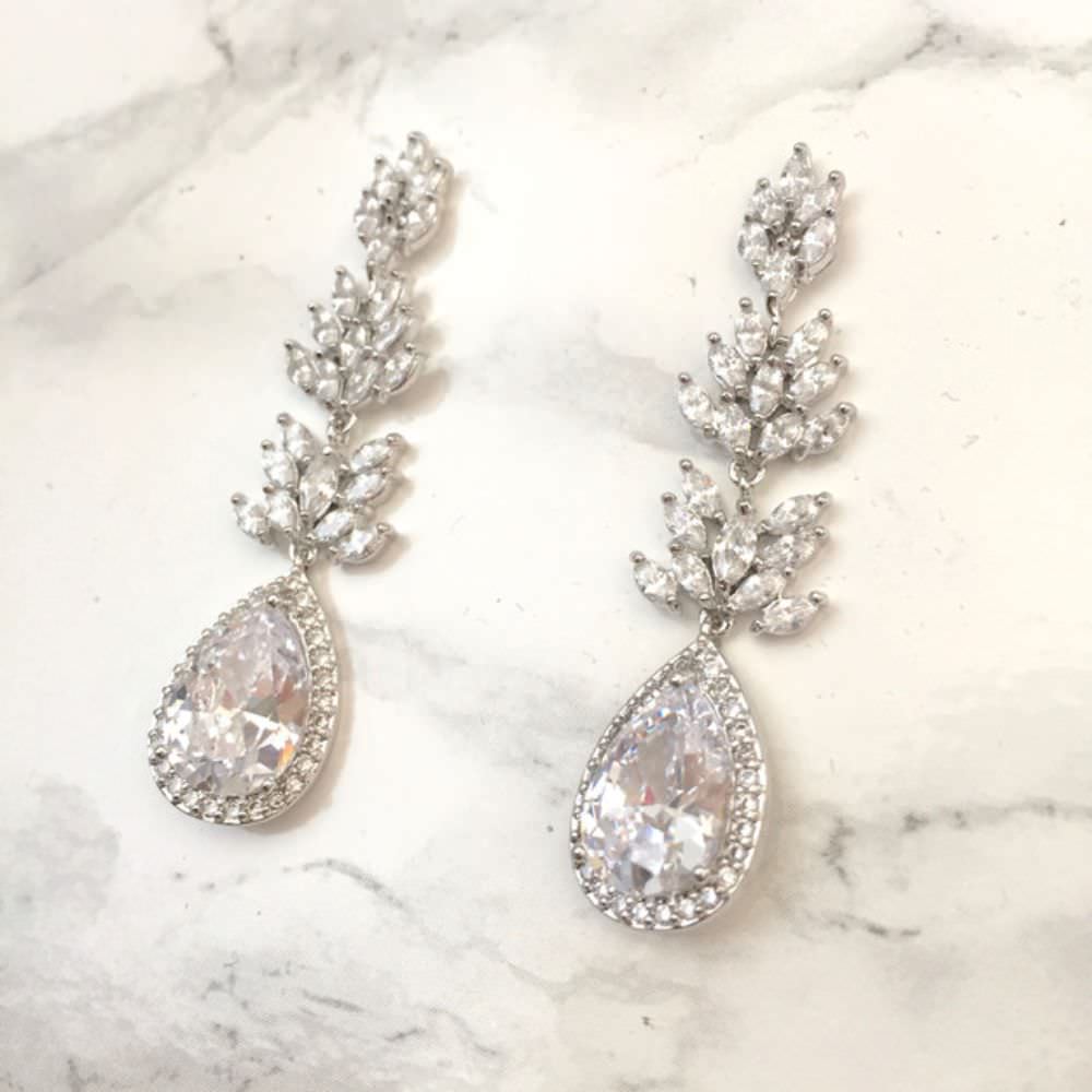 【ピアス・イヤリング】garden ジルコニアピアス/ブライダルアクセサリー 【結婚式 ピアス イヤリング】