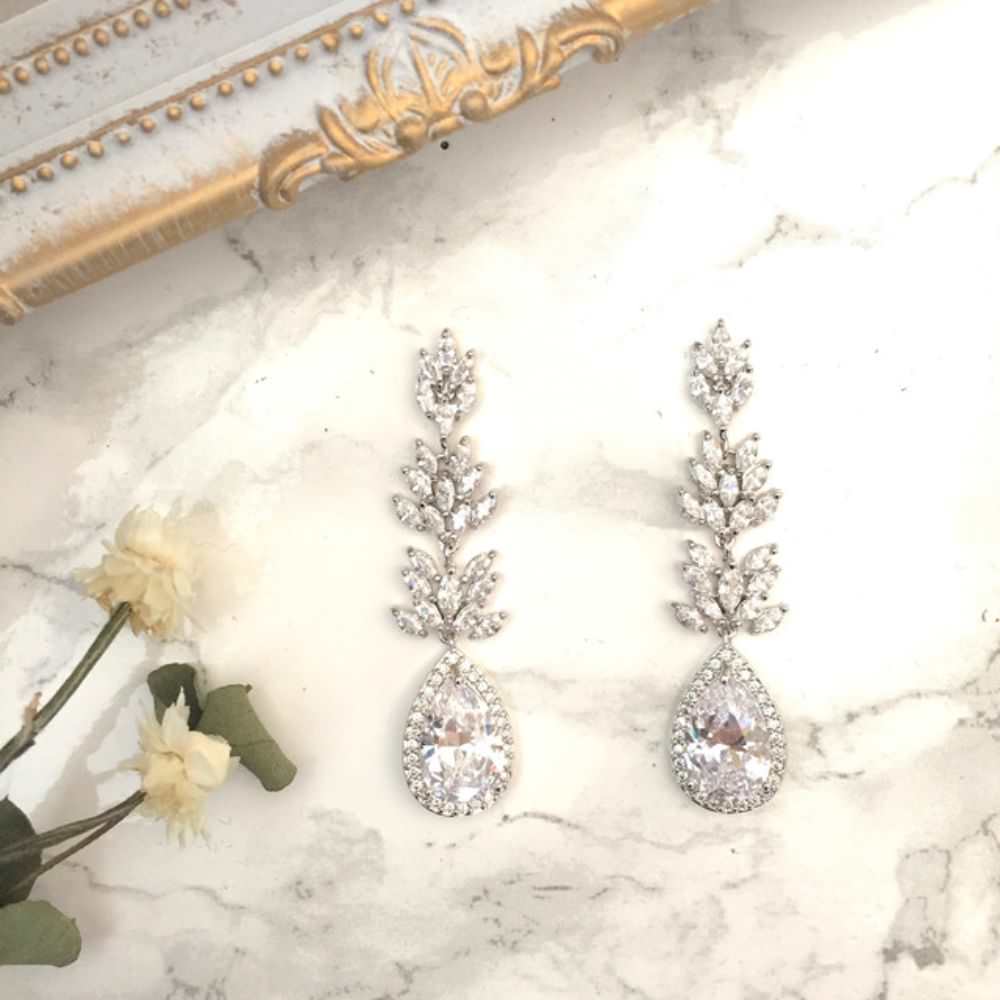 【ピアス・イヤリング】garden ジルコニアピアス/ブライダルアクセサリー 【結婚式 ピアス イヤリング】