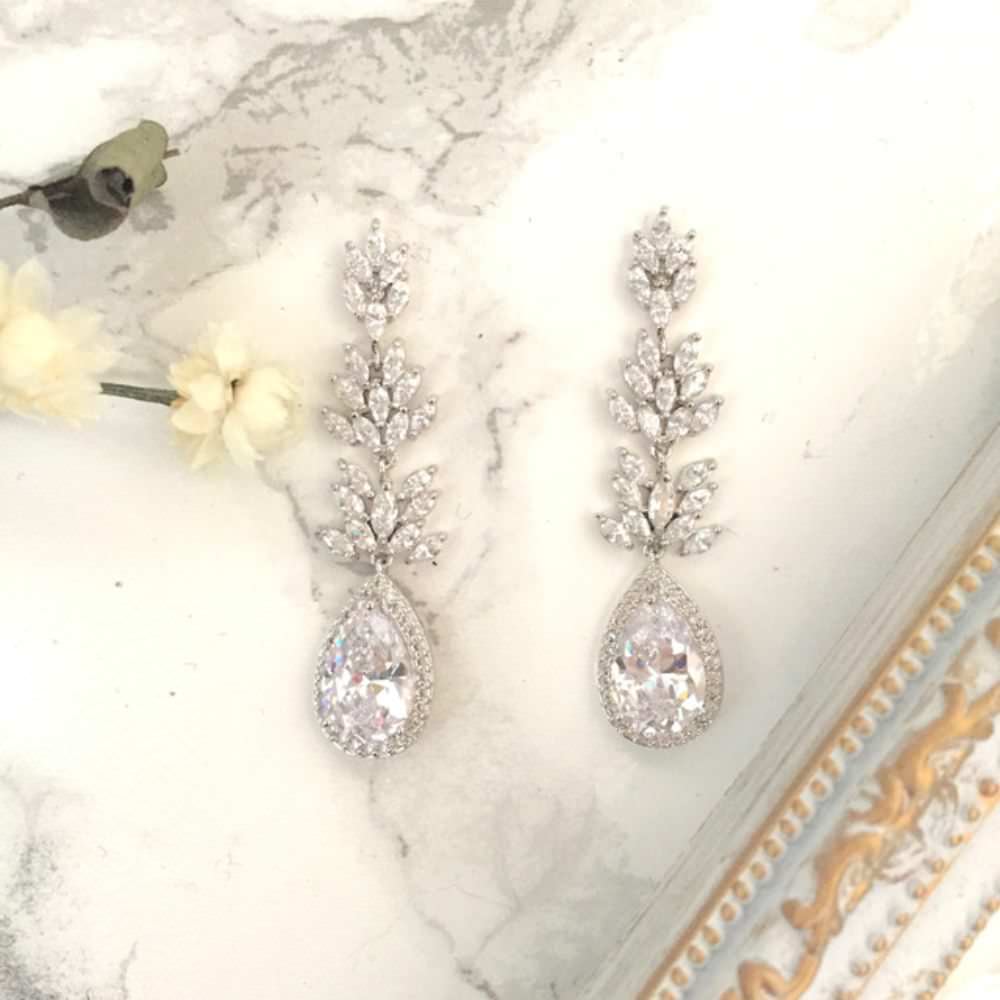 【ピアス・イヤリング】garden ジルコニアピアス/ブライダルアクセサリー 【結婚式 ピアス イヤリング】