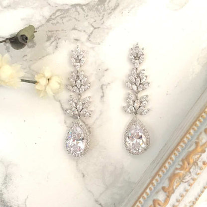【ピアス・イヤリング】garden ジルコニアピアス/ブライダルアクセサリー 【結婚式 ピアス イヤリング】